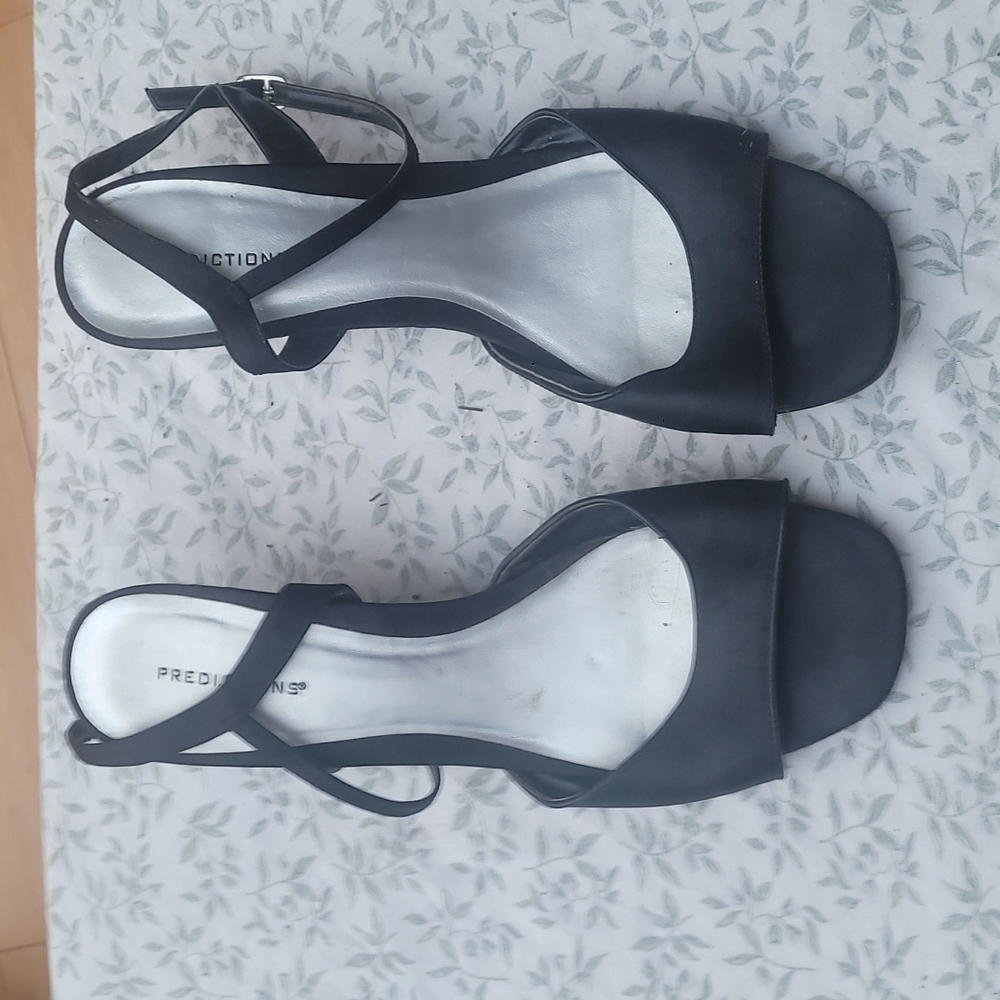 Predictions low heel sandals size 11w